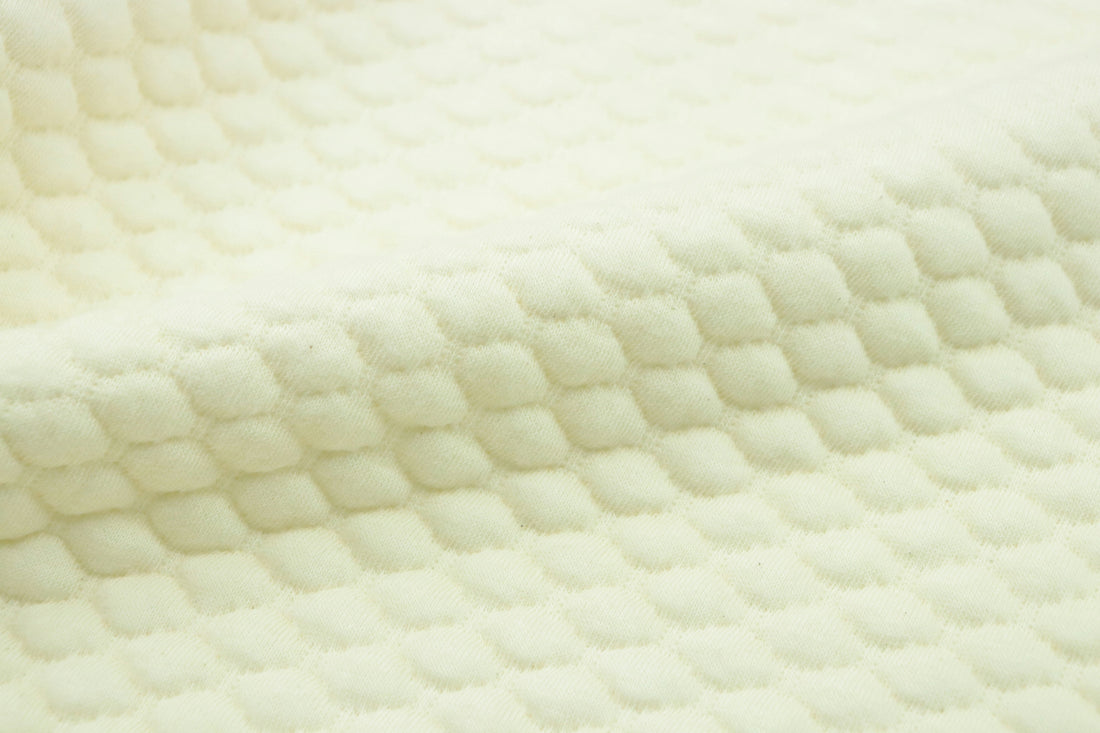 The Ultimate Mattress Protector Buying Guide: Waterproof vs. Breathable (2025) - FSB Bedding